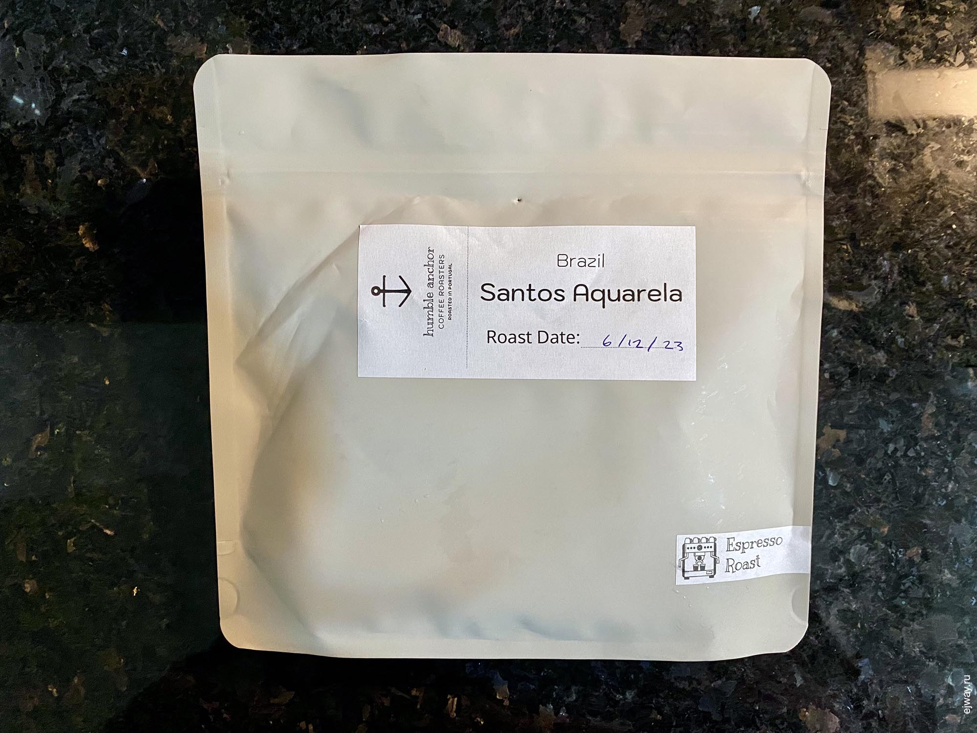 Португалия, Вила-ду-Конди, Santos Aquarela. Brazil. Hamble anchor